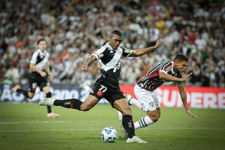 Rayan foi titular na derrota para o Fluminense do primeiro turno. No entanto, a fase atual &eacute; muito melhor do que h&aacute; cinco meses. Fotos: Matheus Lima/Vasco.