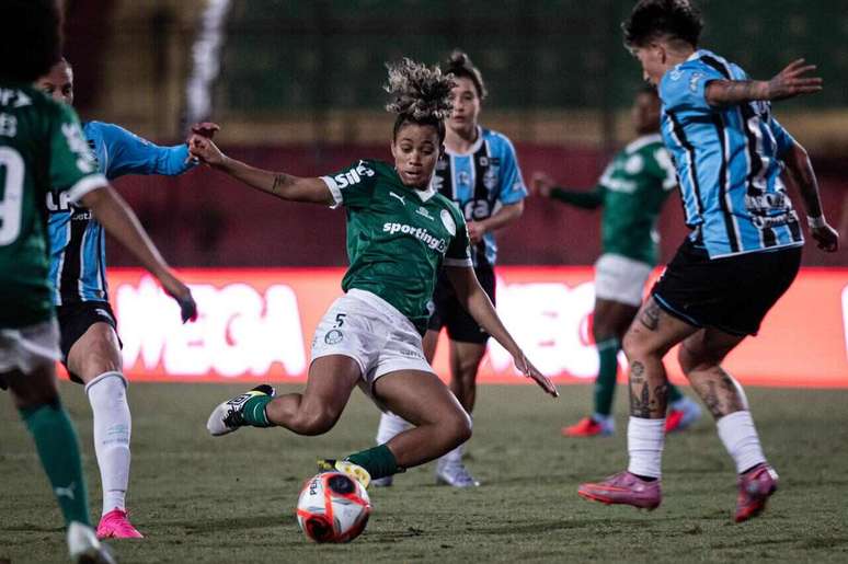 Palmeiras e Gr&ecirc;mio mediram for&ccedil;as na noite deste domingo (19/10), no Canind&eacute; &ndash;