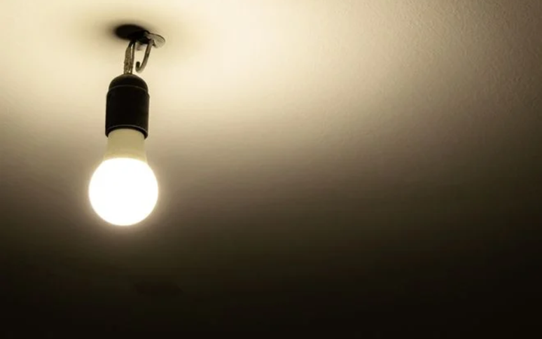 What does it mean when the lamp continues to flash even when it is turned off? Can it pose any risks? Discover What does it mean when the lamp continues to flash even when it is turned off? Can it pose any risks? Discover