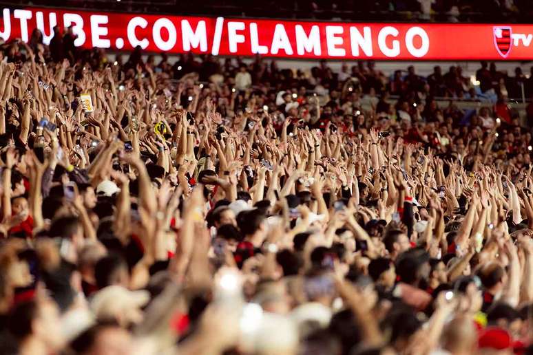 Torcida do Flamengo bateu o recorde de p&uacute;blico do Maracan&atilde; recentemente &ndash;