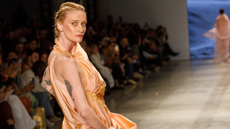 Lino Villaventura closes SPFW with a collage of his 50 years of fashion