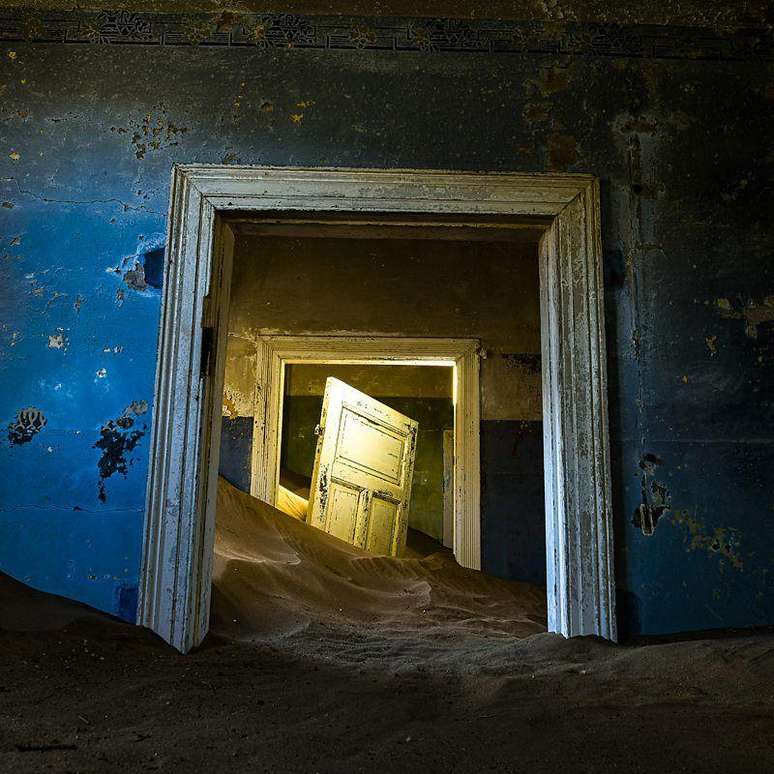 A aldeia de Kolmanskop foi abandonada no in&iacute;cio do s&eacute;culo 20