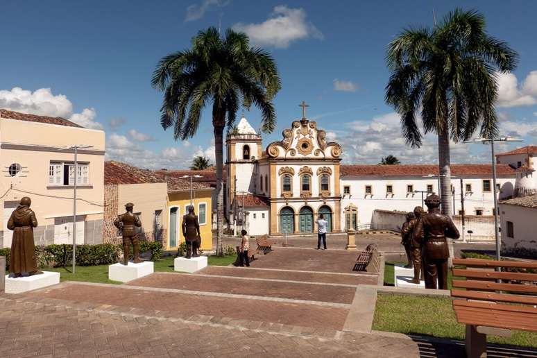 Igrejas barrocas e o Rio S&atilde;o Francisco comp&otilde;em o charme hist&oacute;rico de Penedo 