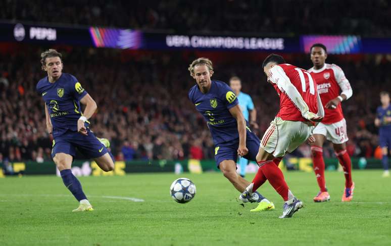 Gabriel Martinelli marcando para o Arsenal 