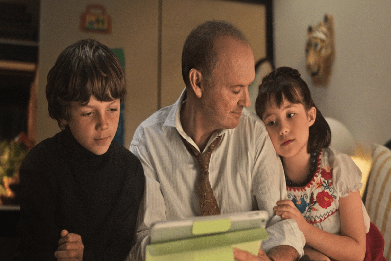 Em &ldquo;Pai do ano&rdquo;, Andy pede ajuda &agrave; filha mais velha para cuidar dos g&ecirc;meos de 9 anos 