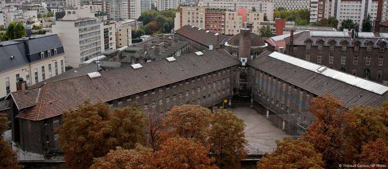 Penitenciária fica no centro de Paris, o que deve facilitar as visitas de parentes e amigos de Sarkozy