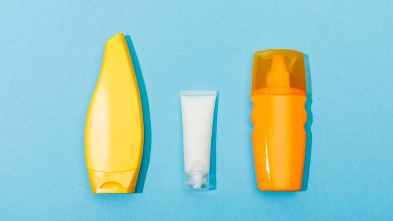 H&aacute; diversos tipos de protetor solar no mercado &ndash; depositphotos.com / AntonMatyukha