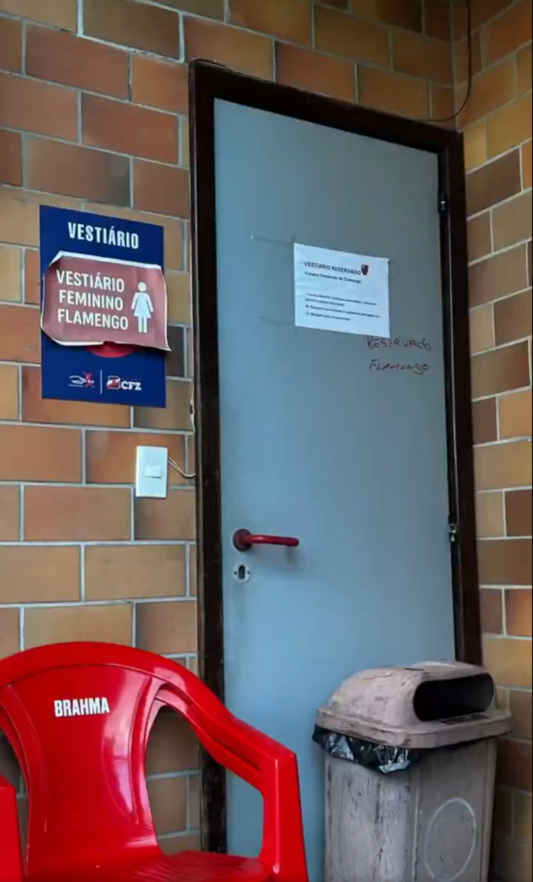 Porta do vesti&aacute;rio do Flamengo feminino (Reprodu&ccedil;&atilde;o/Dibradoras)