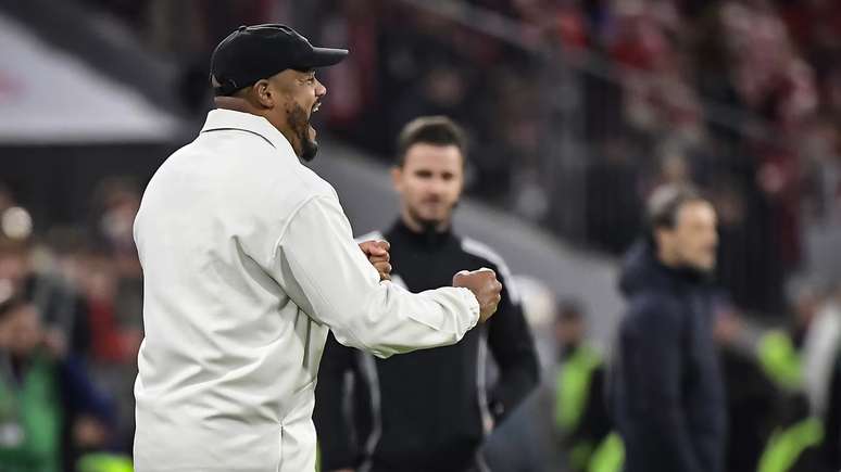 Kompany comemorando a vit&oacute;ria sobre o Borrussia Dortmund 