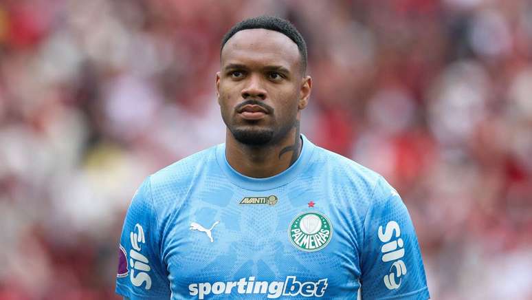 Carlos Miguel fez sua estreia pelo Palmeiras contra o Flamengo &ndash;