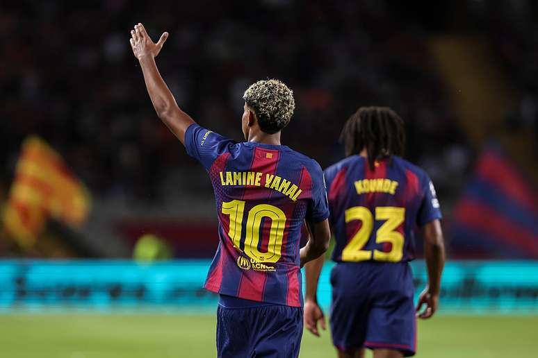 Lamine Yamal comemora gol pelo Barcelona