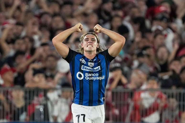 Claudio Spinelli (Independiente del Valle) celebrando seu gol contra o River Plate, no dia 15.05.2025 