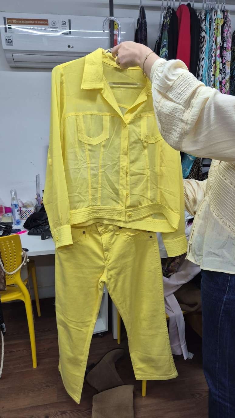 Cal&ccedil;a e camisa de Hebe Camargo 