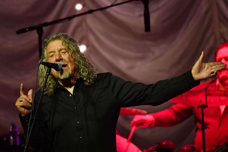 Robert Plant, vocalista do Led Zeppelin, &eacute; convidado pela PeTA a mudar seu nome para promover l&atilde; vegetal em campanha sustent&aacute;vel