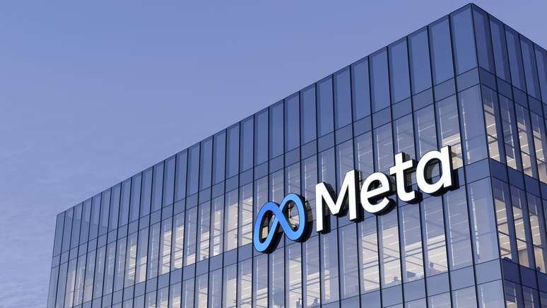Meta's smart glasses offer a significant change from traditional smartphone use – depositphotos.com / askarimullin