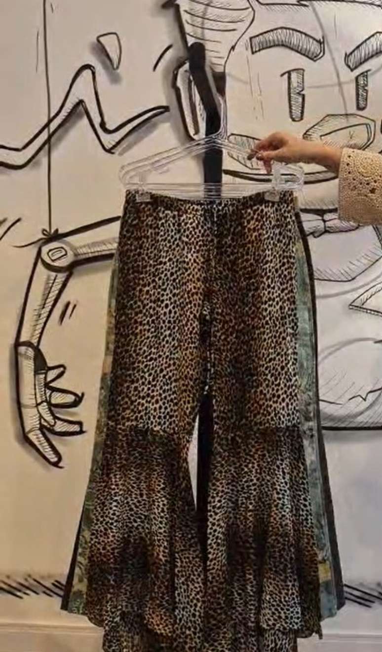 Cal&ccedil;a em animla print de Hebe Camargo 