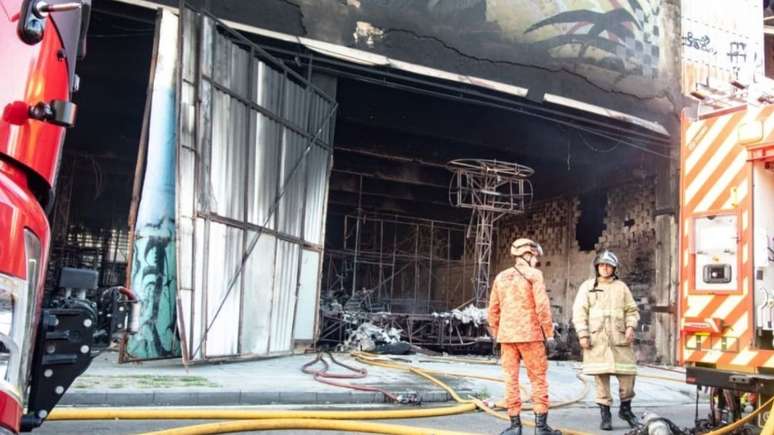 Chamas atingem galpões de escolas de samba na Zona Portuária do Rio (Divulgação)