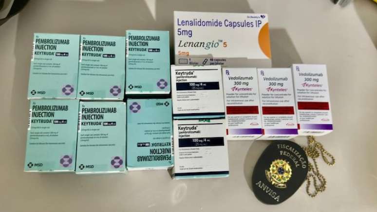 Medicamentos encontrados durante a ação de fiscalização da Anvisa em Fortaleza