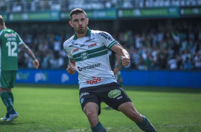 Maravilla Mart&iacute;nez em a&ccedil;&atilde;o pelo Coritiba &ndash;