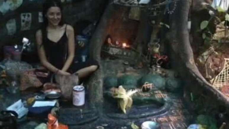 Nina afirmou que ela e as filhas viviam melhor na caverna do que no centro de migra&ccedil;&atilde;o