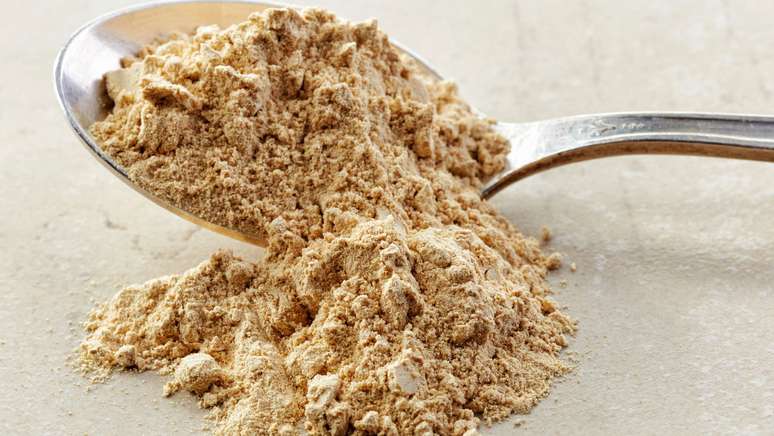 Estudos indicam que o consumo regular da raiz pode contribuir para o equil&iacute;brio hormonal feminino, especialmente durante per&iacute;odos como a menopausa ou ciclo menstrual &ndash; depositphotos.com / magone