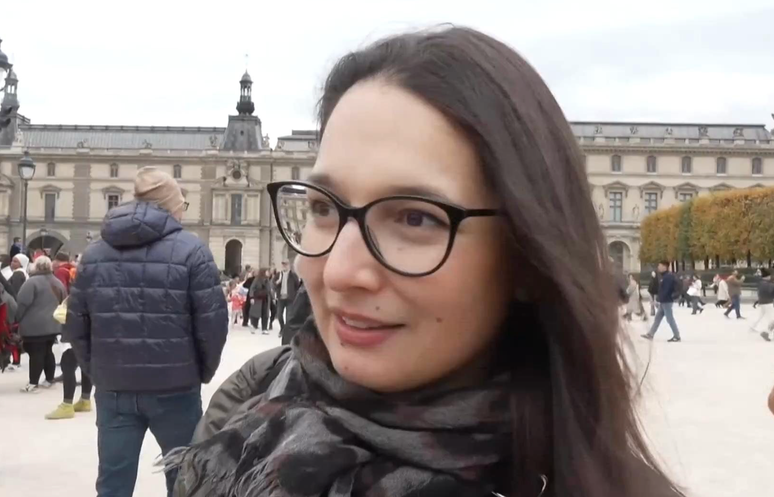 "É como uma cena de filme" – turistas em Paris surpreendidos com roubo de joias no Louvre