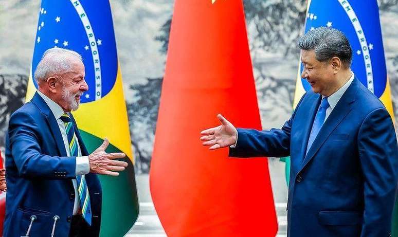 Lula e o presidente chin&ecirc;s, Xi Jinping, em Pequim, durante visita oficial do presidente brasileiro &agrave; China