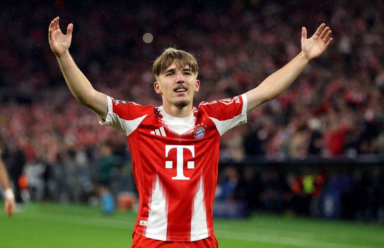 Karl marcou um lindo gol que abriu a contagem para o Bayern de Munique &ndash; Alexander Hassenstein/Getty Images