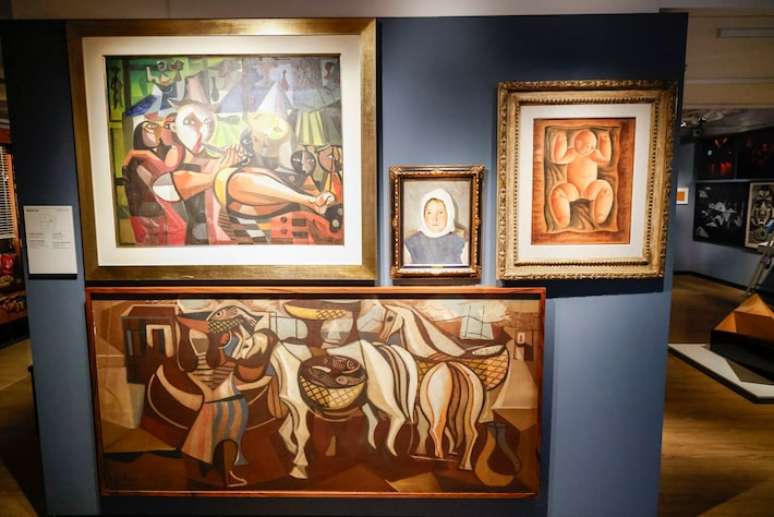 Na exposi&ccedil;&atilde;o 'Brasil das M&uacute;ltiplas Faces', os quadris 'O Grande Carnaval' e 'Vendedoras de peixe', de Emiliano Di Cavalcanti; '&Auml; Pequena Alde&atilde;', de Lasar Segall; e 'Sem t&iacute;tulo', de Vicente do Rego Monteiro.