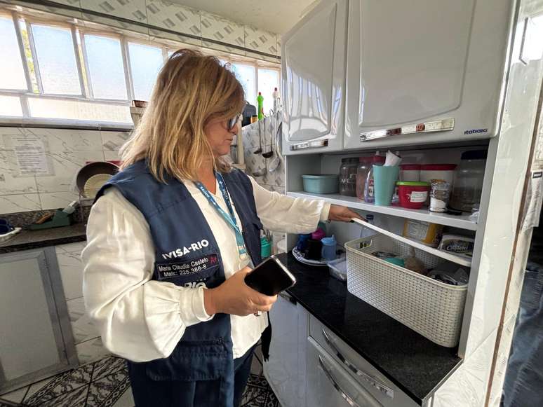 Idosos são encontrados amarrados em asilo clandestino durante fiscalização da Prefeitura do Rio de Janeiro