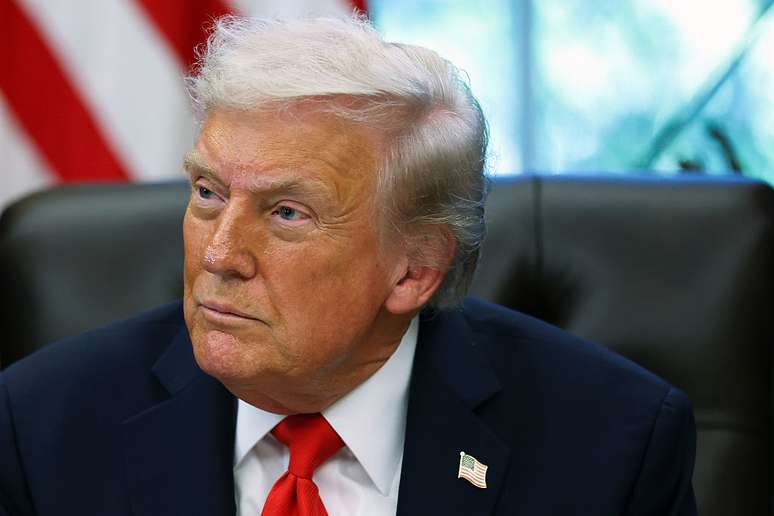 Donald Trump faz ataques contra a Colômbia