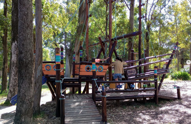 A fam&iacute;lia de Pablo Salgueiro construiu, no balne&aacute;rio Los Titanes, um barco transformado em parquinho que leva o nome dele