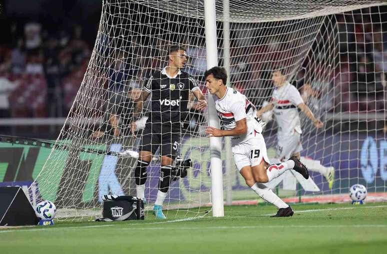 Dinenno marcou apenas um gol com a camisa do S&atilde;o Paulo &ndash;
