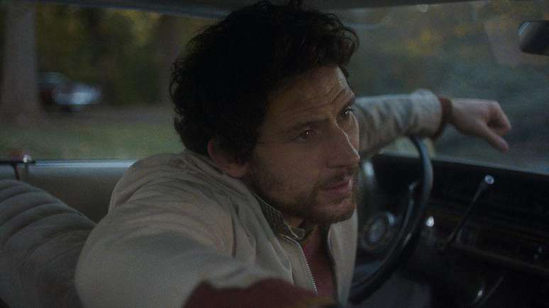 The Mastermind tem como personagem principal JB, que abandonou a escola de arte para se tornar assaltante