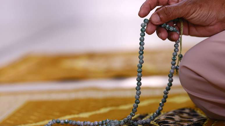 Segundo informa&ccedil;&otilde;es veiculadas pela imprensa, o afastamento ocorreu em paralelo &agrave; convers&atilde;o &agrave; f&eacute; isl&acirc;mica, que trouxe novos valores e perspectivas &agrave; artista &ndash; depositphotos.com / godongphoto