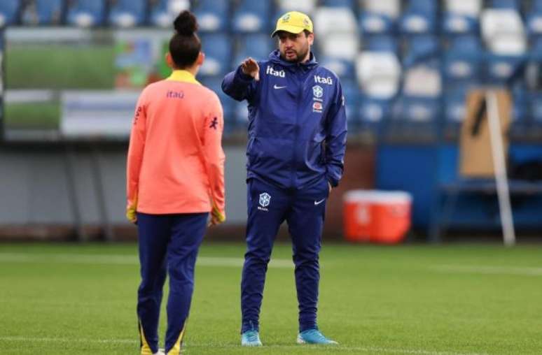 Arthur Elias acredita em duelo difícil contra Inglaterra –