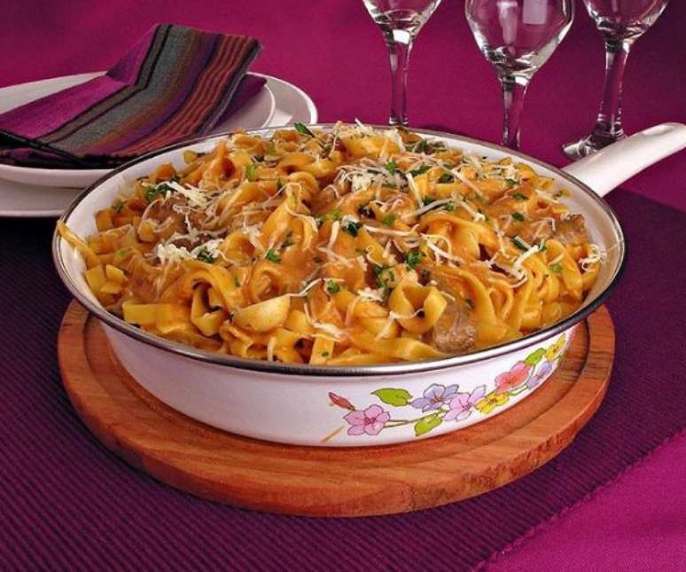 Macarr&atilde;o cremoso de frigideira (Reprodu&ccedil;&atilde;o / Guia da Cozinha)