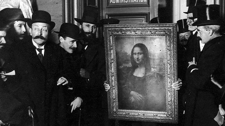 O roubo da Mona Lisa, em 1911, por um ex-funcion&aacute;rio do Museu do Louvre, em Paris, &eacute; at&eacute; hoje o roubo mais famoso de uma &uacute;nica pintura