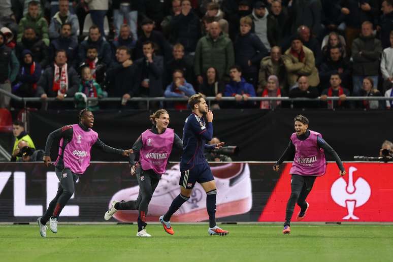 Tessmann comemorando o gol do Lyon 