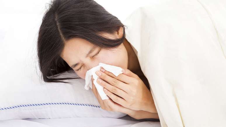 A tradi&ccedil;&atilde;o popular sugere que o consumo de ch&aacute; feito a partir das folhas da mangueira pode ajudar nos quadros de gripe e resfriado devido &agrave; a&ccedil;&atilde;o expectorante e calmante &ndash; depositphotos.com / tomwang