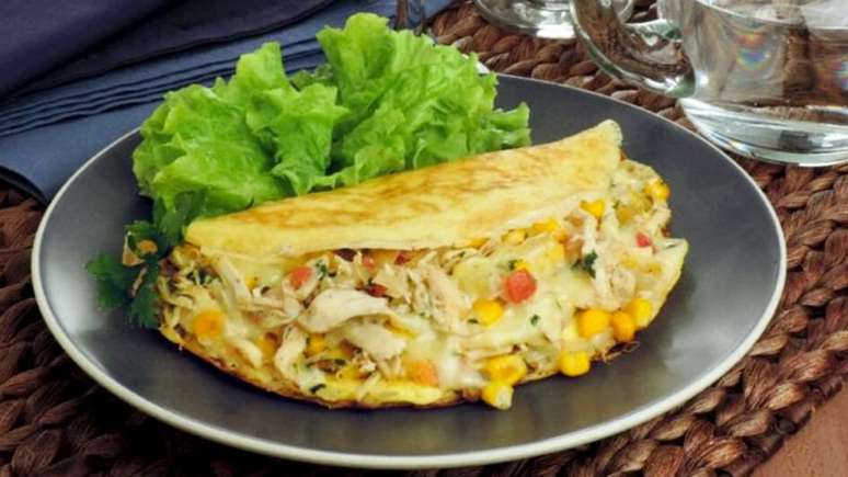 Crepioca with chicken and corn filling – Photo: Guia da Cozinha Crepioca with chicken and corn filling – Photo: Guia da Cozinha