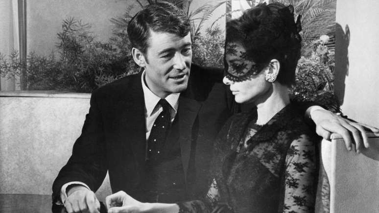 No filme Como Roubar Um Milh&atilde;o de D&oacute;lares, Peter O'Toole e Audrey Hepburn planejam um assalto com fins altru&iacute;stas