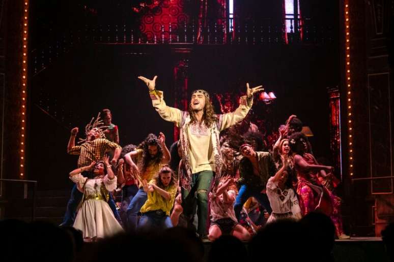 'Hair' é estrelado por Rodrigo Simas e Eduardo Borelli.