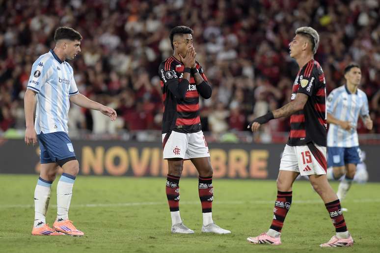 RIO DE JANEIRO, BRAZIL - OCTOBER 22: Bruno Henrique of Flamengo reacts during the Copa CONMEBOL Libertadores 2025 first leg semifinal match between Flamengo and Racing Club at Maracana Stadium on October 22, 2025 in Rio de Janeiro, Brazil. (Photo by Dhavid Normando/Getty Images) RIO DE JANEIRO, BRAZIL - OCTOBER 22: Bruno Henrique of Flamengo reacts during the Copa CONMEBOL Libertadores 2025 first leg semifinal match between Flamengo and Racing Club at Maracana Stadium on October 22, 2025 in Rio de Janeiro, Brazil. (Photo by Dhavid Normando/Getty Images)