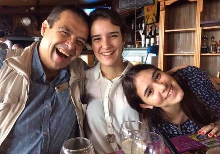 Pablo Salgueiro em um almo&ccedil;o com as filhas