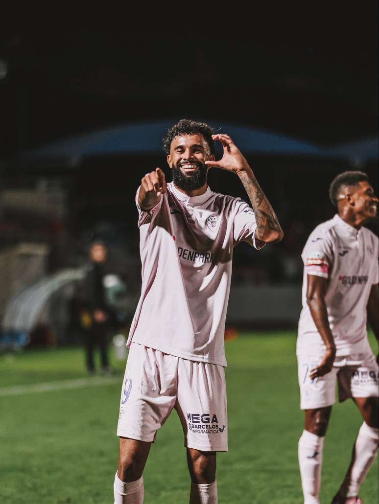 Pablo comemorando um gol pelo Gil Vicente 