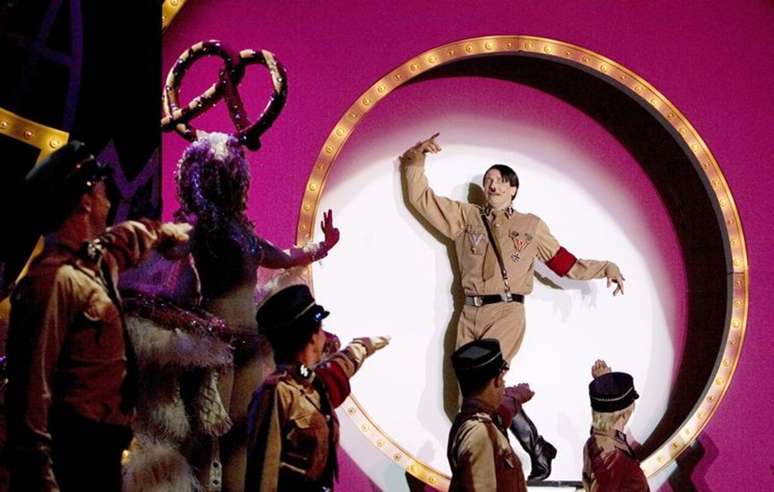 A criatividade de Primavera para Hitler reside, principalmente, em sua capacidade de transformar um tema pol&ecirc;mico em uma s&aacute;tira inteligente, sem perder o tom c&ocirc;mico &ndash; Divulga&ccedil;&atilde;o