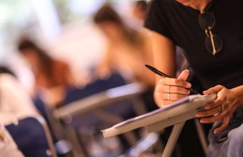 PND também tem o objetivo de incentivar a realização de concursos públicos para docentes no Brasil.