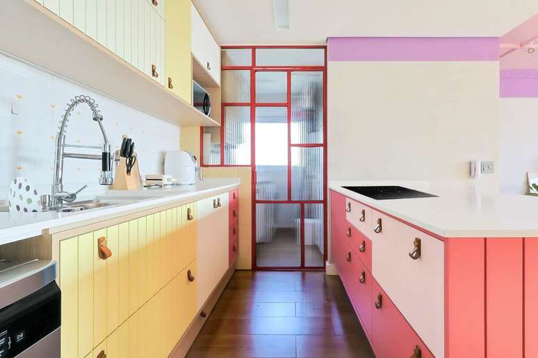 Mesclar tons quentes com cores neutras &eacute; sempre a melhor escolha 