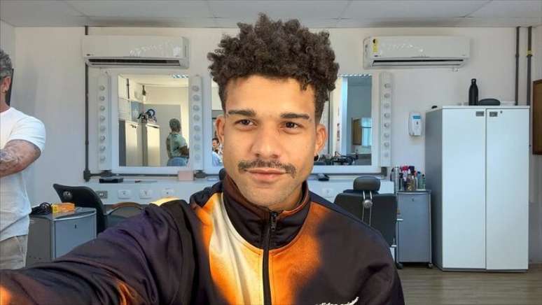 Lucas Leto suffers a car accident while leaving Globo, in Rio de Janeiro